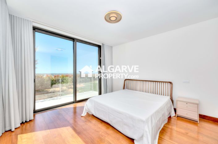 Image No.58-4 Bed Villa for sale