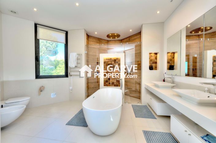 Image No.7-4 Bed Villa for sale