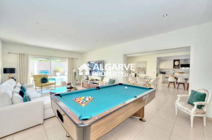 Image No.2-5 Bed Villa for sale