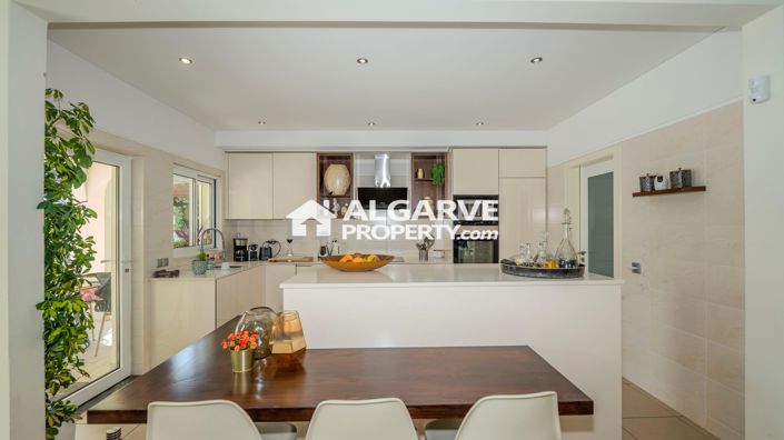 Image No.38-5 Bed Villa for sale