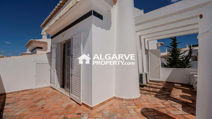 Image No.11-3 Bed Townhouse for sale