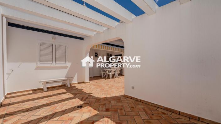 Image No.10-3 Bed Townhouse for sale