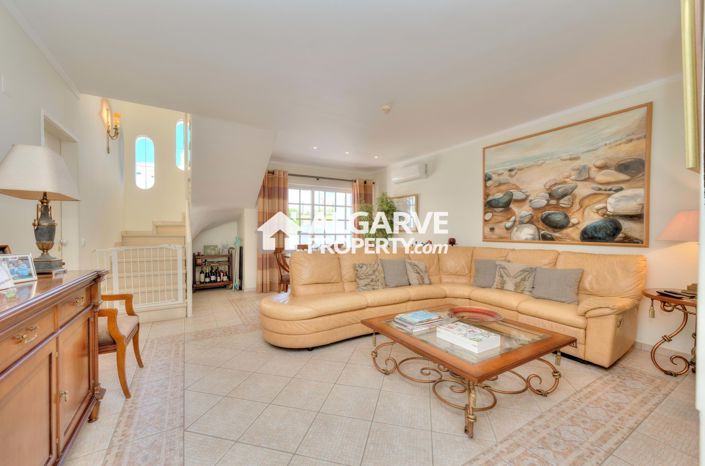 Image No.12-3 Bed Townhouse for sale