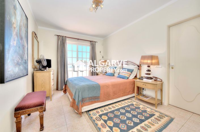 Image No.18-3 Bed Townhouse for sale