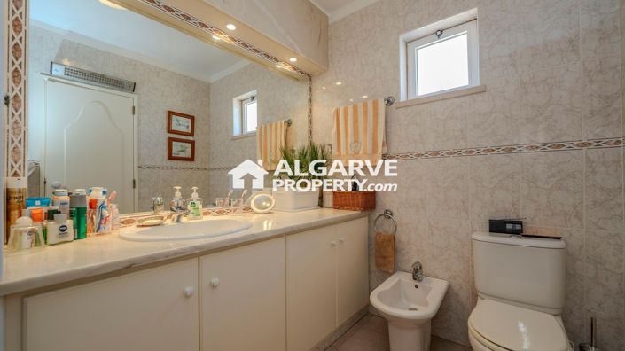 Image No.20-3 Bed Townhouse for sale