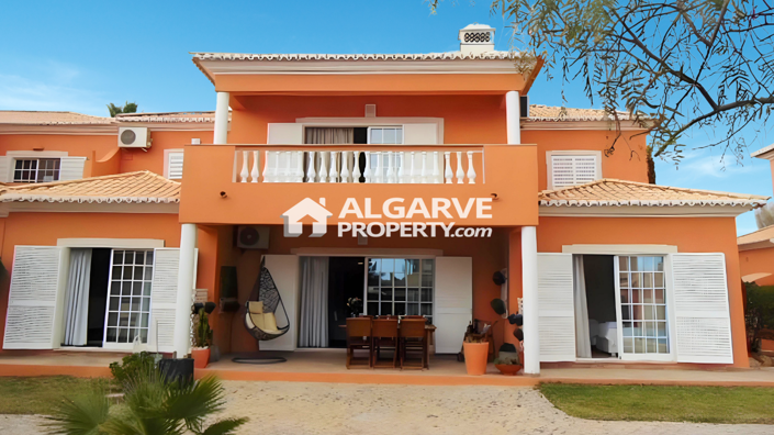 Image No.1-4 Bed Semi-Detached for sale