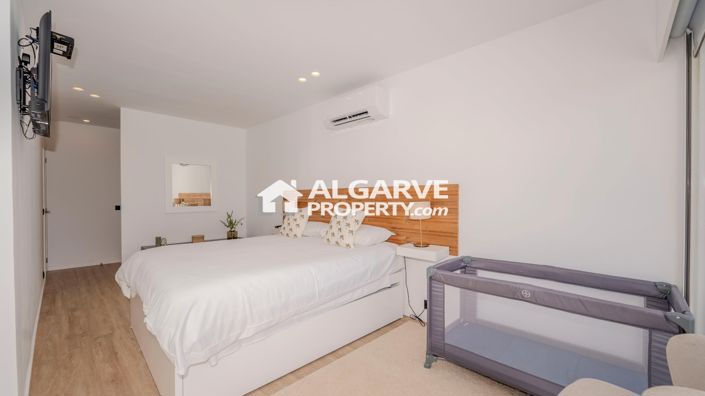 Image No.11-3 Bed Townhouse for sale