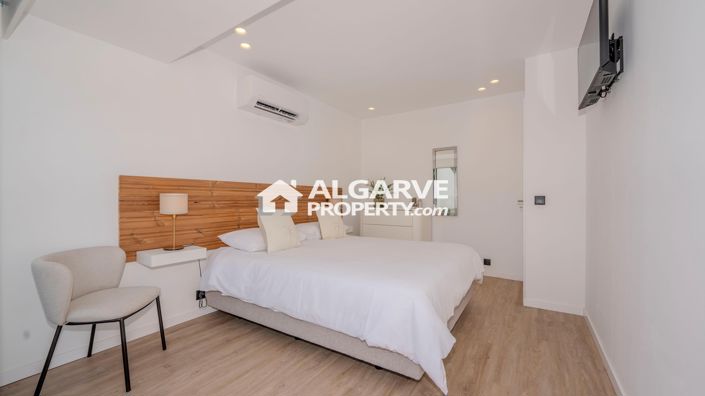 Image No.30-3 Bed Townhouse for sale