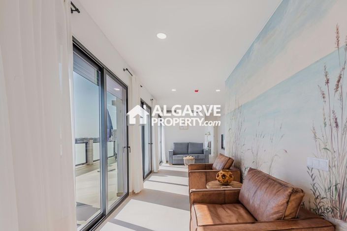 Image No.12-3 Bed Apartment for sale