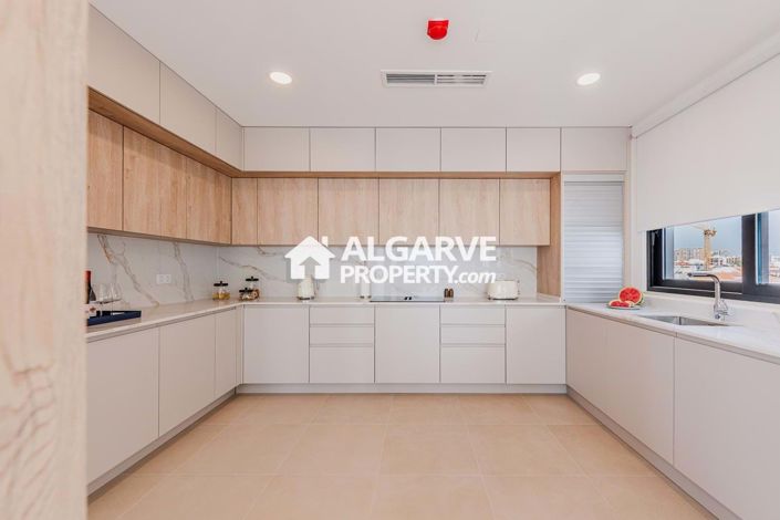 Image No.15-3 Bed Apartment for sale