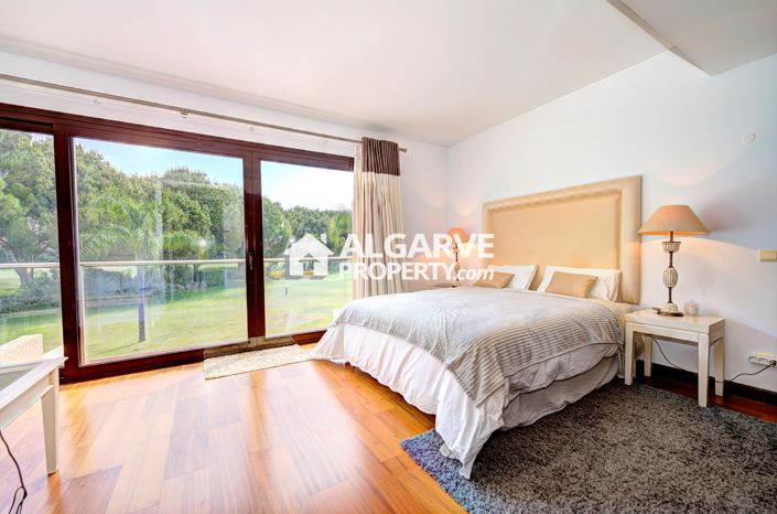 Image No.12-5 Bed Townhouse for sale