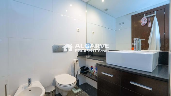 Image No.19-5 Bed Townhouse for sale