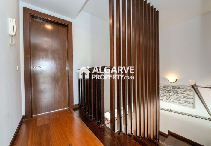 Image No.23-5 Bed Townhouse for sale