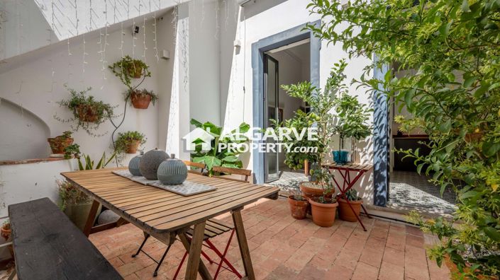 Image No.1-1 Bed Townhouse for sale