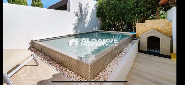 Image No.10-3 Bed Townhouse for sale