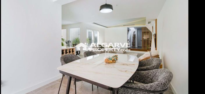 Image No.20-3 Bed Townhouse for sale