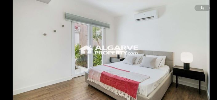 Image No.25-3 Bed Townhouse for sale