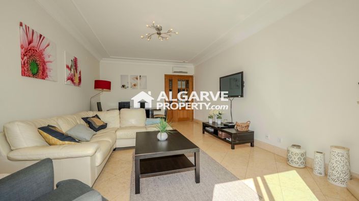 Image No.12-4 Bed Semi-Detached for sale