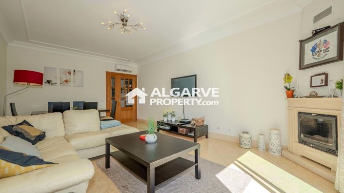 Image No.13-4 Bed Semi-Detached for sale