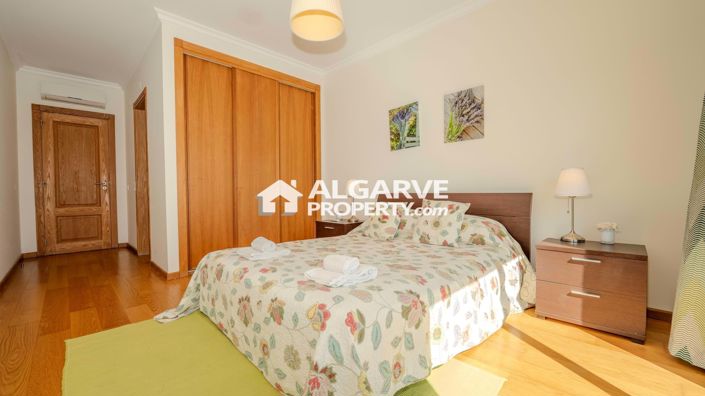 Image No.14-4 Bed Semi-Detached for sale