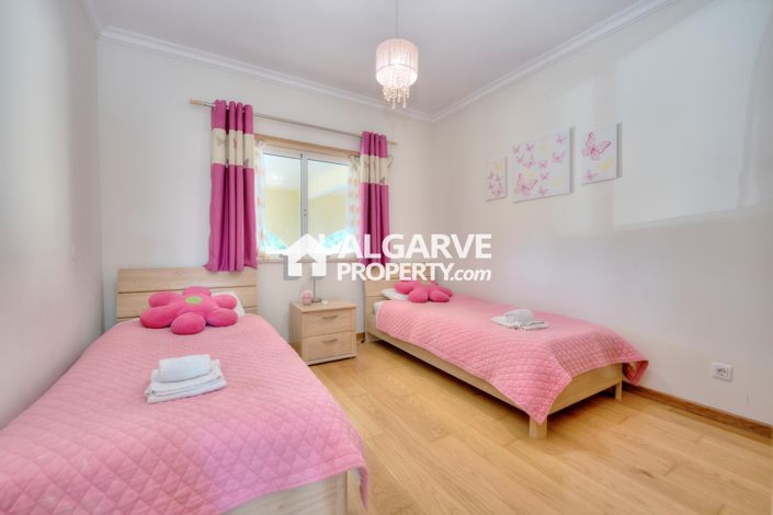 Image No.15-4 Bed Semi-Detached for sale