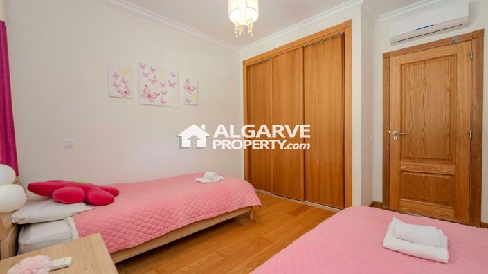 Image No.16-4 Bed Semi-Detached for sale