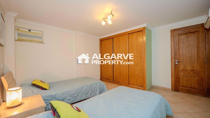 Image No.18-4 Bed Semi-Detached for sale