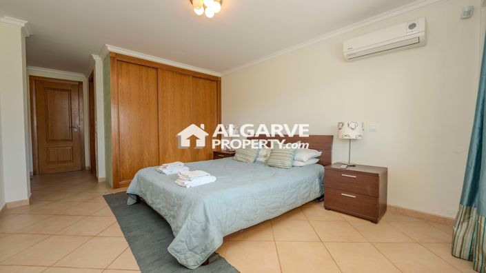 Image No.19-4 Bed Semi-Detached for sale