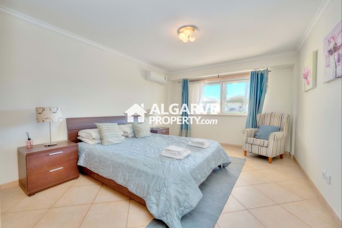 Image No.20-4 Bed Semi-Detached for sale