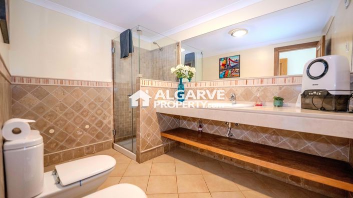 Image No.22-4 Bed Semi-Detached for sale