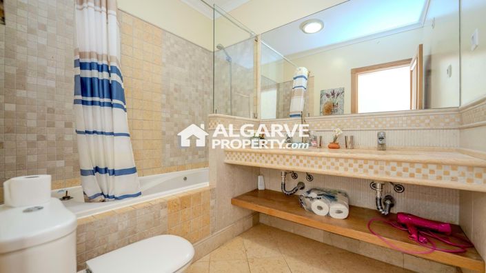 Image No.23-4 Bed Semi-Detached for sale