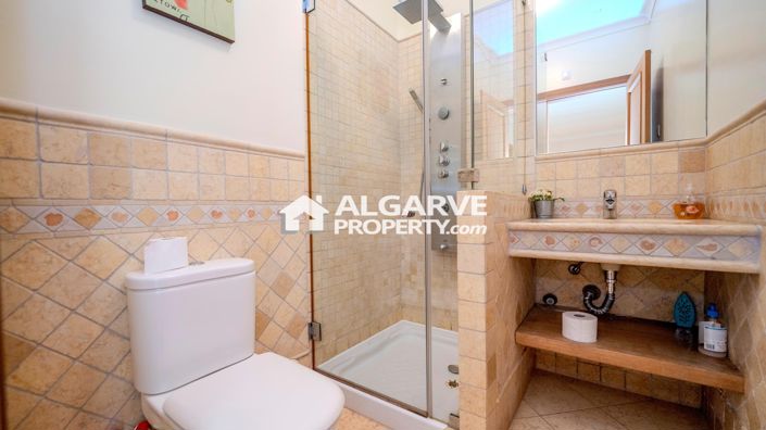 Image No.24-4 Bed Semi-Detached for sale