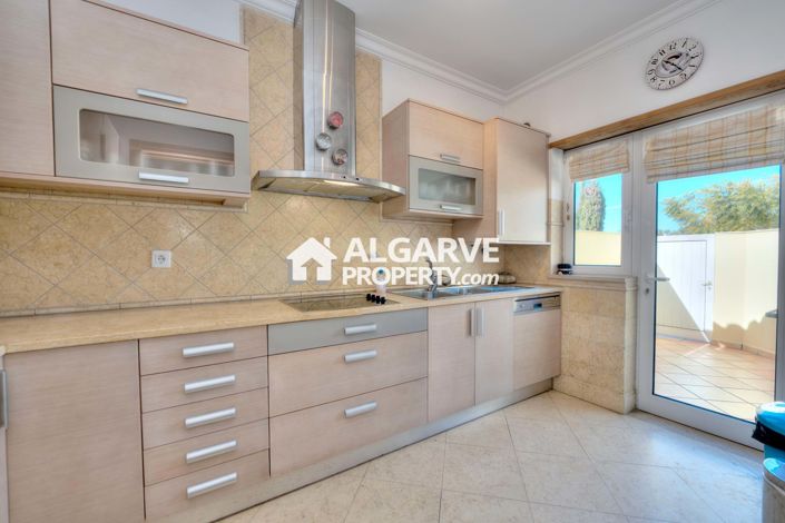 Image No.3-4 Bed Semi-Detached for sale