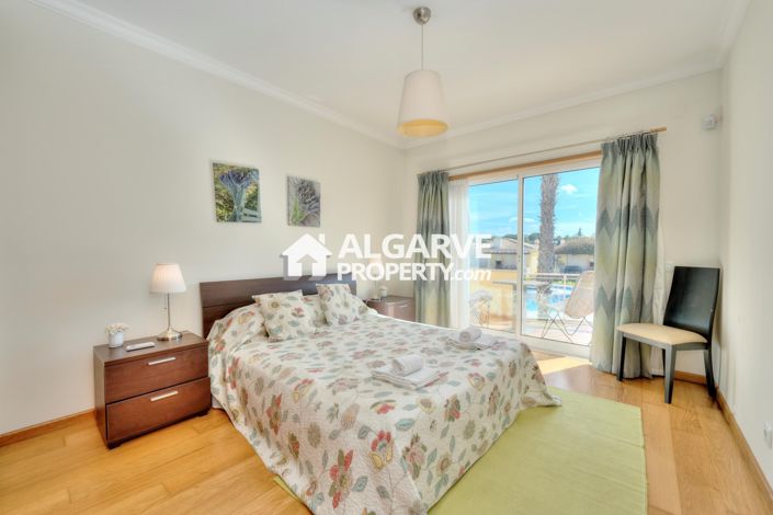 Image No.4-4 Bed Semi-Detached for sale