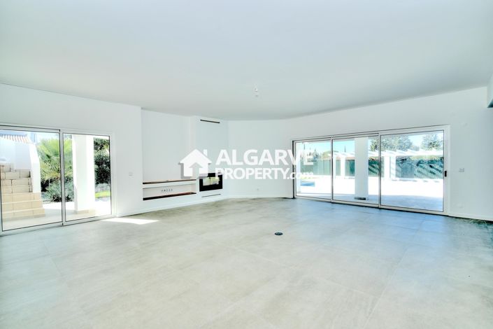 Image No.2-4 Bed Villa for sale