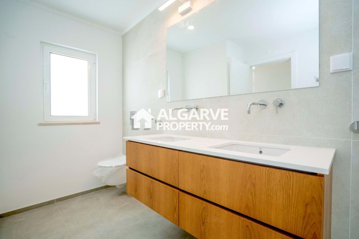 Image No.36-4 Bed Villa for sale