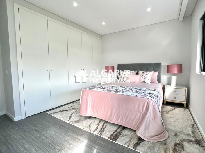 Image No.23-3 Bed Apartment for sale