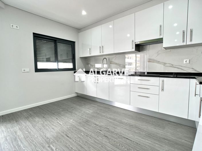 Image No.26-3 Bed Apartment for sale