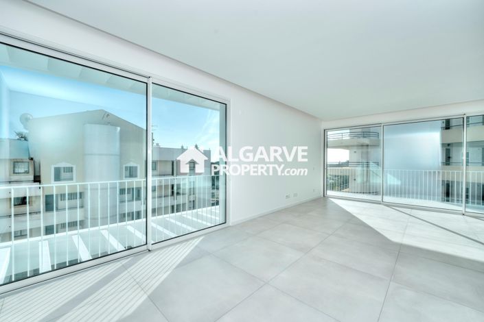 Image No.21-3 Bed Apartment for sale