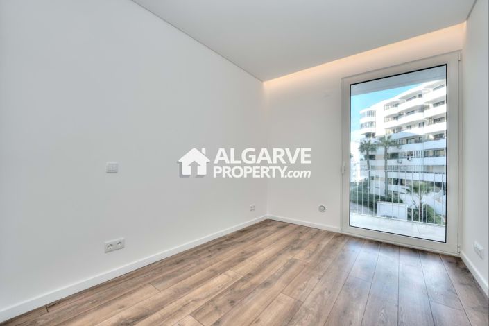 Image No.24-3 Bed Apartment for sale