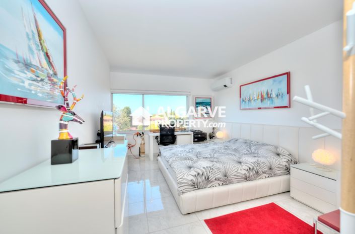 Image No.15-3 Bed Apartment for sale