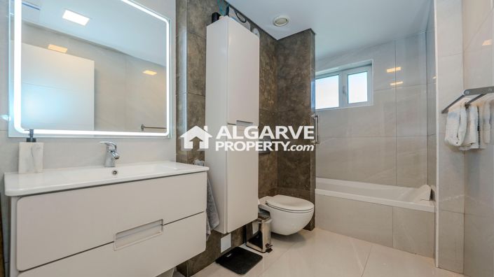 Image No.17-3 Bed Apartment for sale