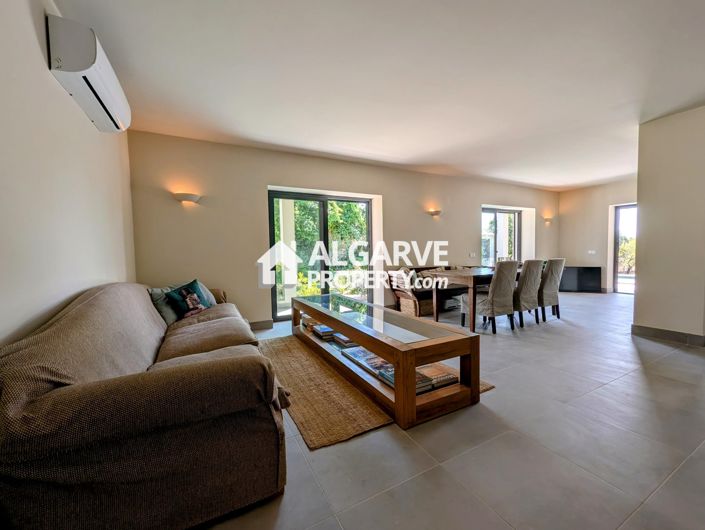 Image No.2-4 Bed Villa for sale