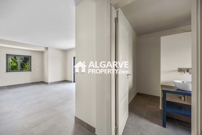 Image No.24-4 Bed Villa for sale