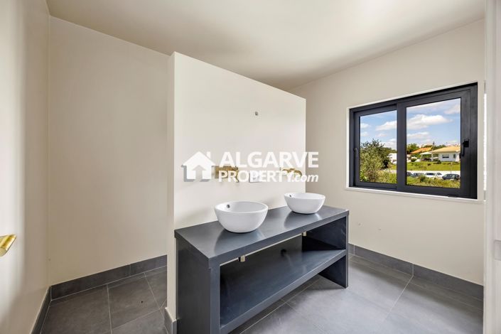 Image No.25-4 Bed Villa for sale