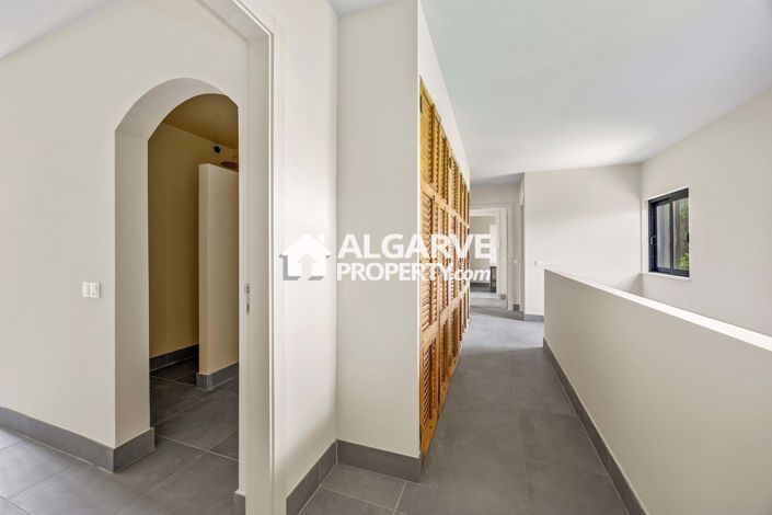 Image No.28-4 Bed Villa for sale