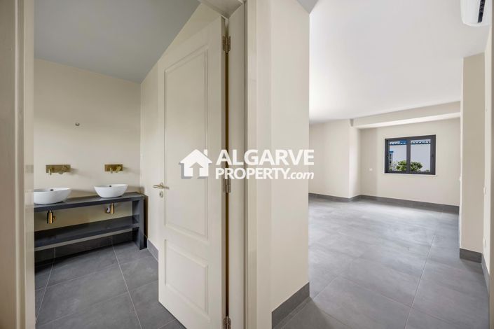 Image No.30-4 Bed Villa for sale