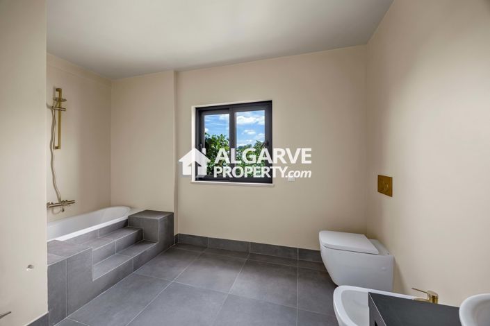 Image No.32-4 Bed Villa for sale