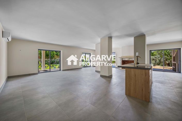 Image No.9-4 Bed Villa for sale