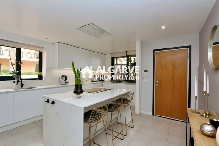 Image No.13-4 Bed Semi-Detached for sale